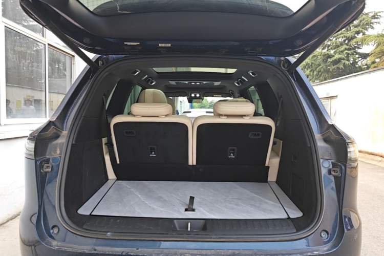 Used Deepal S09 2025 Four-Wheel Drive Ultra+ Custom Edition Trunk