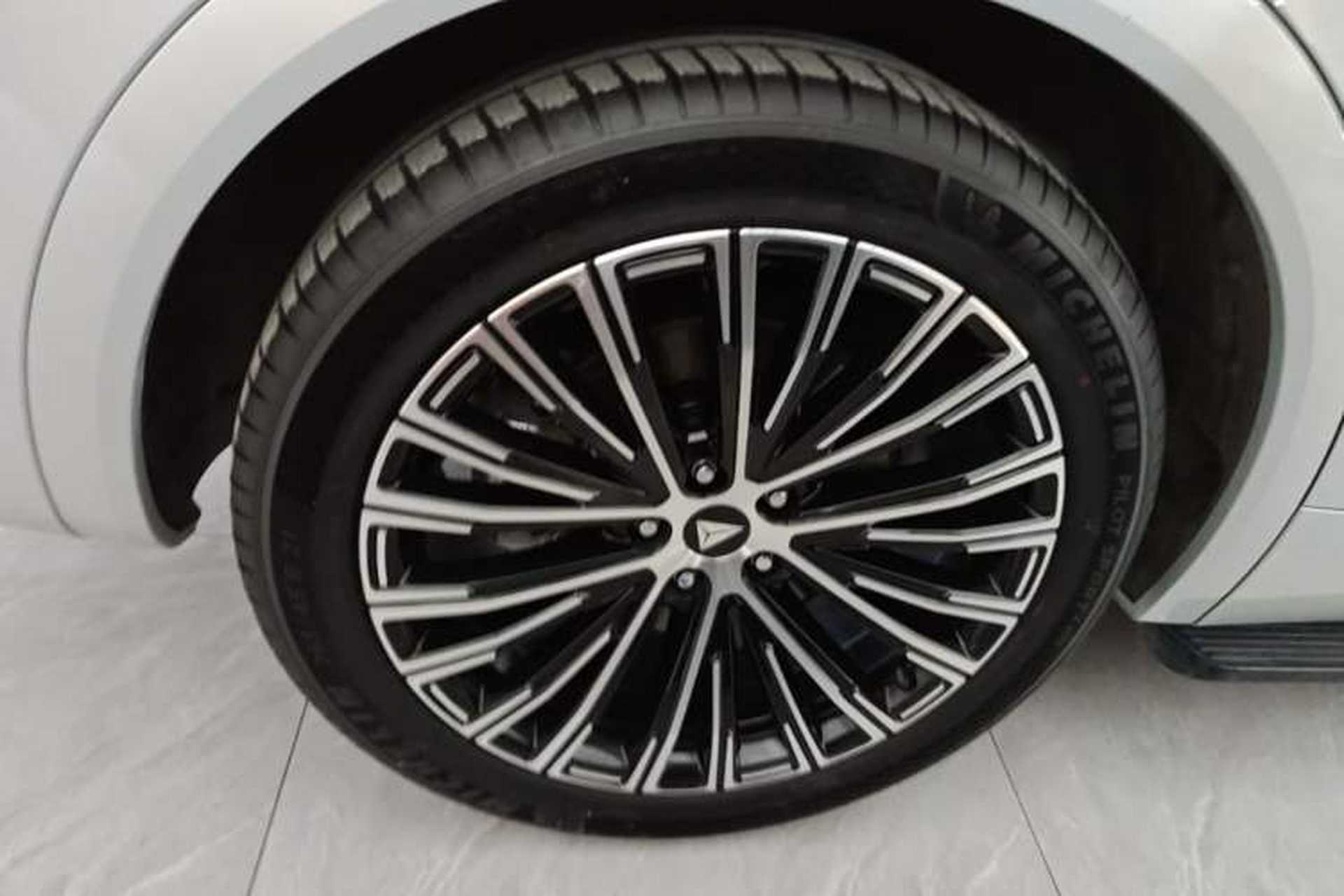 Used Deepal S09 2025 Four-Wheel Drive Ultra+ Custom Edition Exterior 5