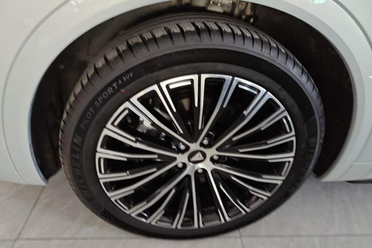 Used Deepal S09 2025 Four-Wheel Drive Ultra+ Custom Edition Left Front Wheel Hub