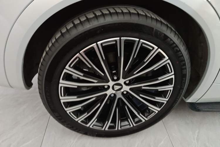 Used Deepal S09 2025 Four-Wheel Drive Ultra+ Custom Edition Right Rear Wheel Hub