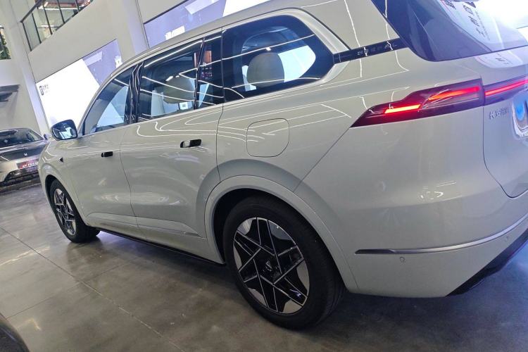 Used Deepal S09 2025 Rear-Drive Ultra+ Exterior 3