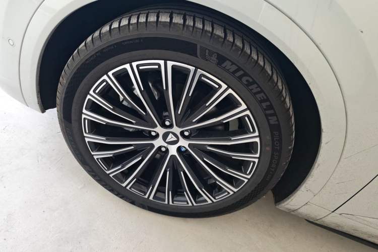 Used Deepal S09 2025 Rear-Drive Ultra Exterior 4