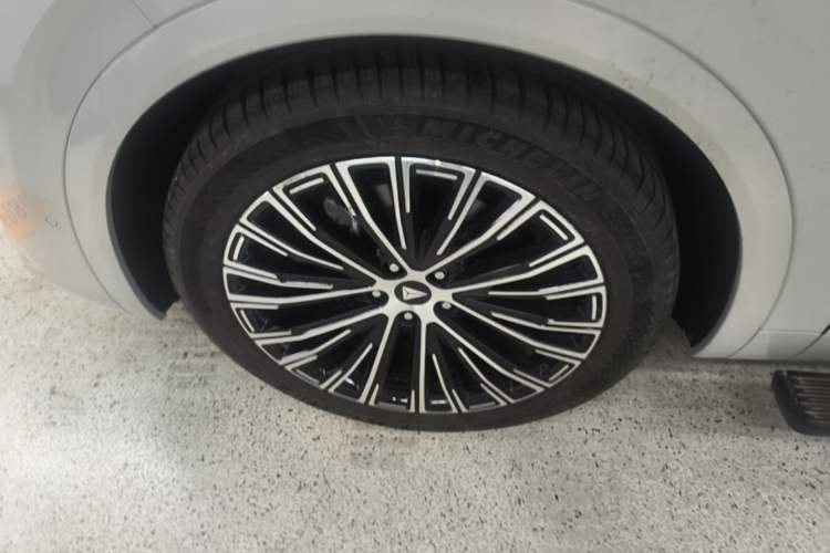 Used Deepal S09 2025 Four-Wheel Drive Ultra+ Custom Edition Left Front Wheel Hub