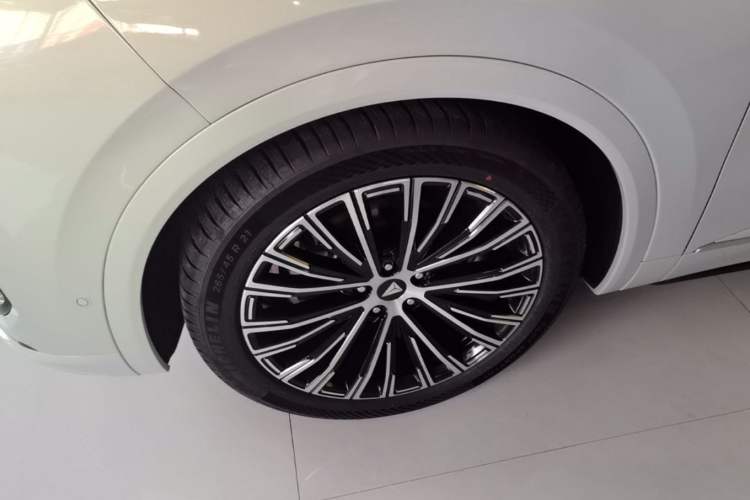 Used Deepal S09 2025 Four-Wheel Drive Ultra+ Custom Edition Left Front Wheel Hub