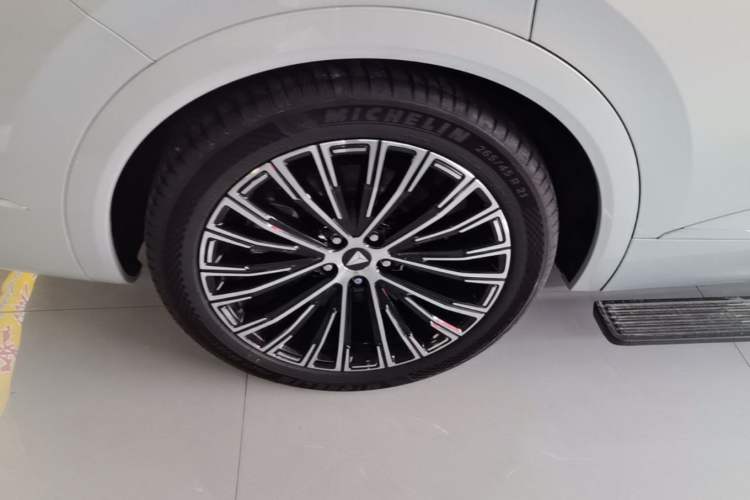Used Deepal S09 2025 Four-Wheel Drive Ultra+ Custom Edition Right Rear Wheel Hub