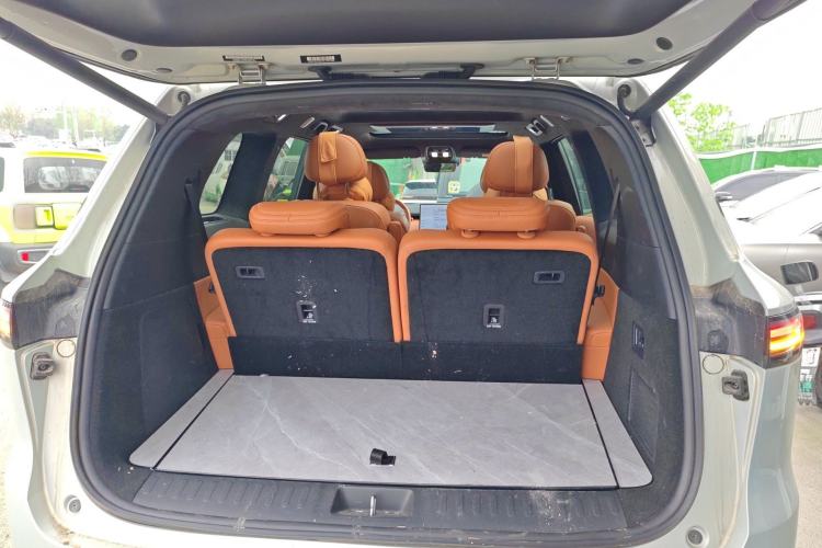 Used Deepal S09 2025 Four-Wheel Drive Ultra+ Custom Edition Trunk
