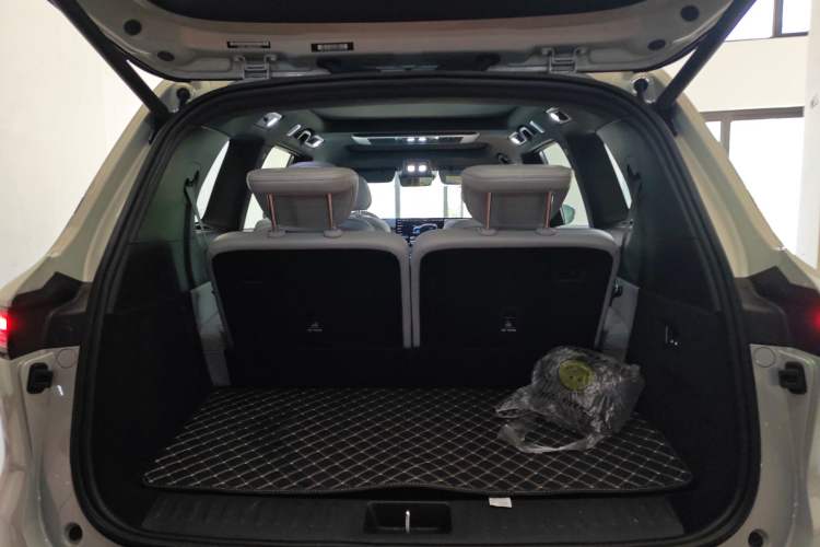 Used Deepal S09 2025 Rear-Drive Ultra Trunk