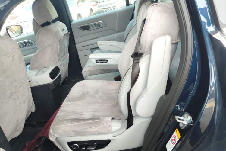Used Deepal S09 2025 Model Rear-Wheel Drive Ultra+ Long-Range Version Left Rear Seat
