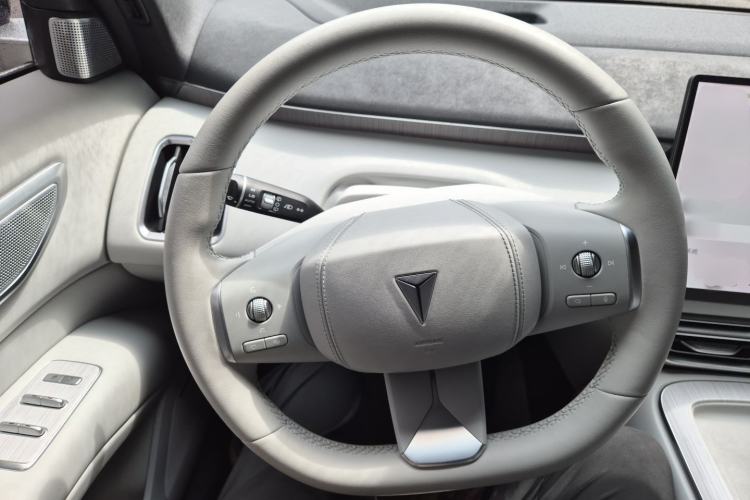 Used Deepal S09 2025 Rear-Drive Ultra+ Steering Wheel