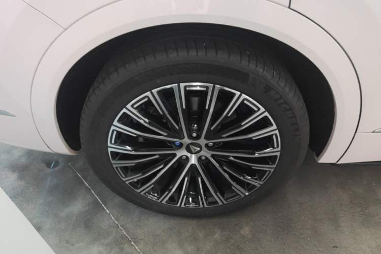 Used Deepal S09 2025 Four-Wheel Drive Ultra+ Custom Edition Right Rear Wheel Hub