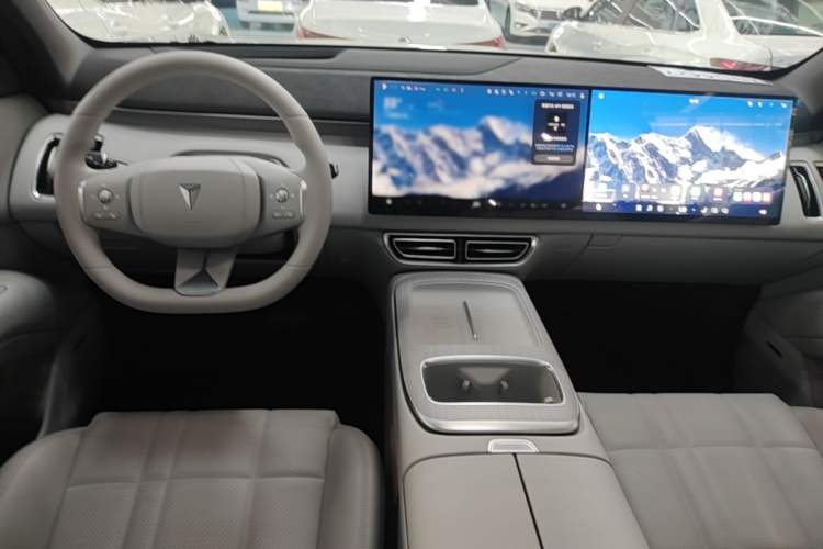 Used Deepal S09 2025 Rear-Drive Ultra Center Console