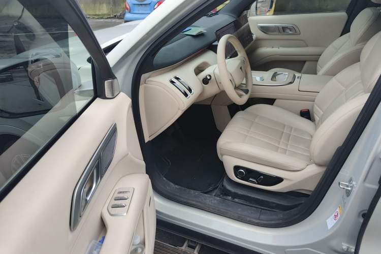 Used Deepal S09 2025 Four-Wheel Drive Ultra+ Custom Edition Driver Seat