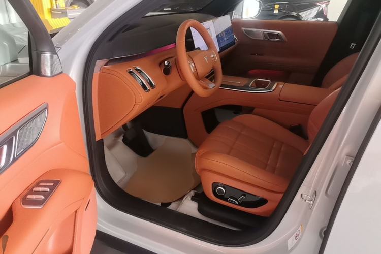 Used Deepal S09 2025 Four-Wheel Drive Ultra+ Custom Edition Driver Seat