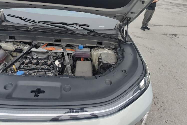 Used Deepal S09 2025 Four-Wheel Drive Ultra+ Custom Edition Engine Bay Left