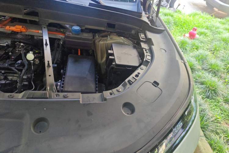 Used Deepal S09 2025 Rear-Drive Ultra+ Engine Bay Left