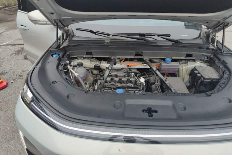 Used Deepal S09 2025 Four-Wheel Drive Ultra+ Custom Edition Engine Bay Right