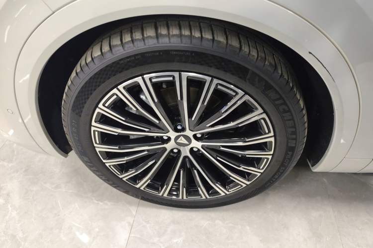 Used Deepal S09 2025 Four-Wheel Drive Ultra+ Custom Edition Exterior 1