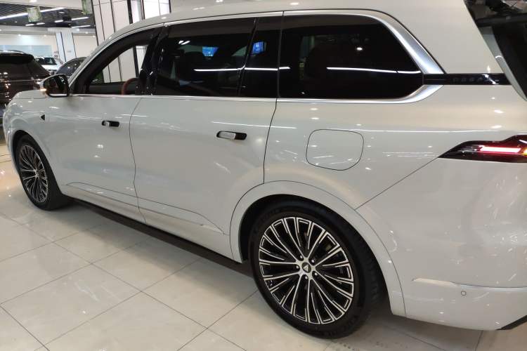 Used Deepal S09 2025 Four-Wheel Drive Ultra+ Custom Edition Exterior 3