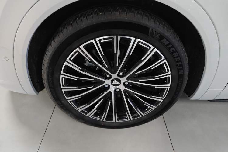 Used Deepal S09 2025 Four-Wheel Drive Ultra+ Custom Edition Exterior 4