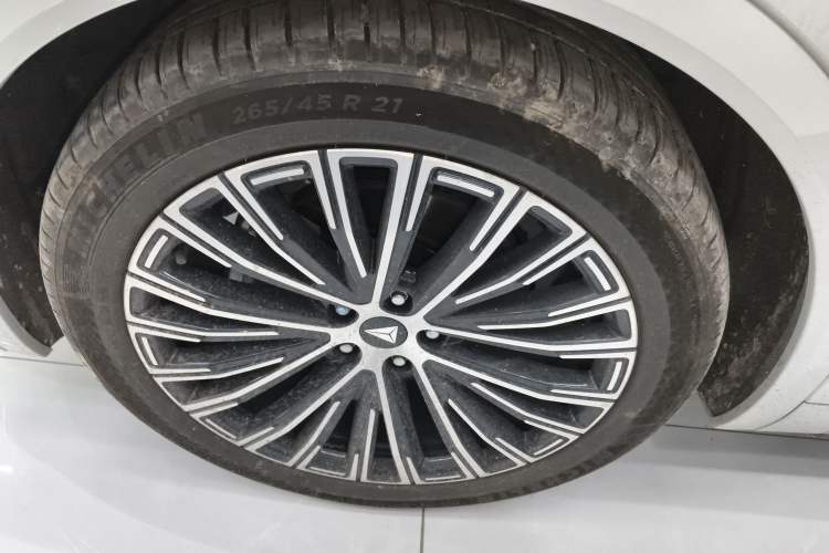 Used Deepal S09 2025 Four-Wheel Drive Ultra+ Custom Edition Exterior 4