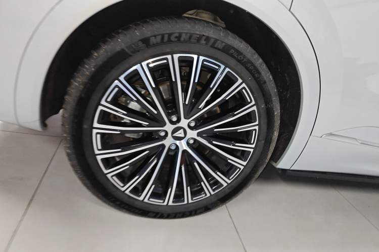 Used Deepal S09 2025 Four-Wheel Drive Ultra+ Custom Edition Exterior 5