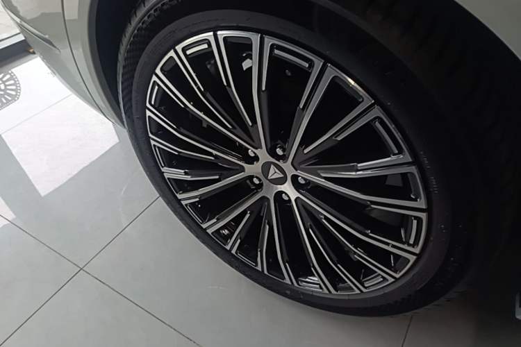 Used Deepal S09 2025 Rear-Drive Ultra+ Exterior 5