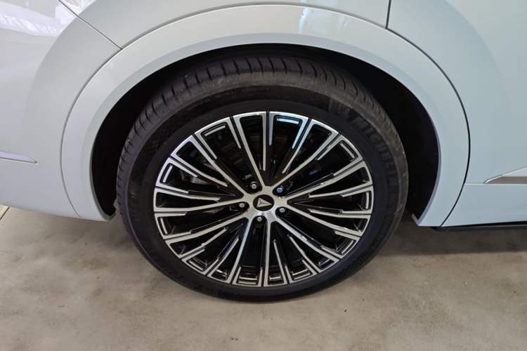 Used Deepal S09 2025 Four-Wheel Drive Ultra+ Custom Edition Exterior 5