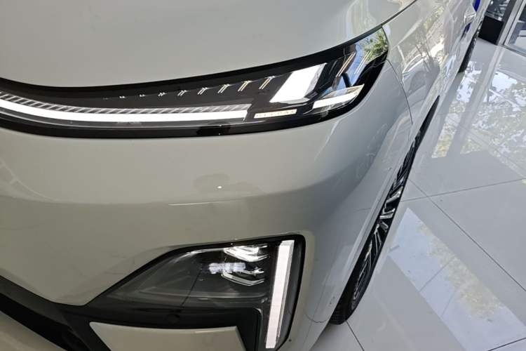 Used Deepal S09 2025 Four-Wheel Drive Ultra+ Custom Edition Left Front Headlight