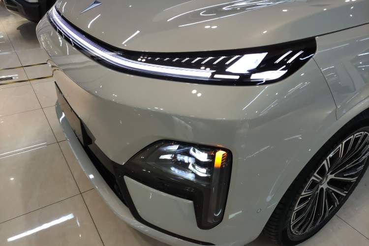 Used Deepal S09 2025 Four-Wheel Drive Ultra+ Custom Edition Left Front Headlight