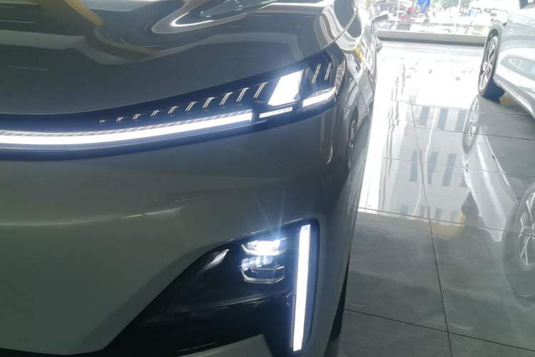 Used Deepal S09 2025 Four-Wheel Drive Ultra+ Custom Edition Left Front Headlight