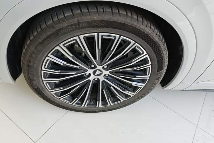 Used Deepal S09 2025 Four-Wheel Drive Ultra+ Custom Edition Left Front Wheel Hub
