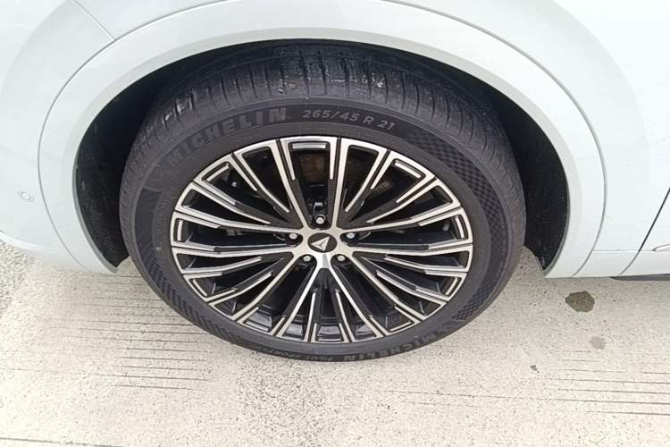 Used Deepal S09 2025 Four-Wheel Drive Ultra+ Custom Edition Left Front Wheel Hub