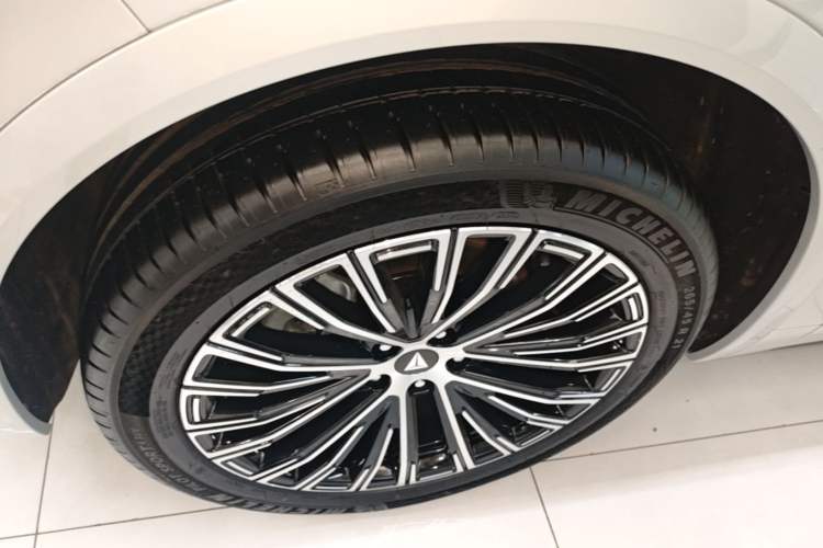 Used Deepal S09 2025 Four-Wheel Drive Ultra+ Custom Edition Left Front Wheel Hub