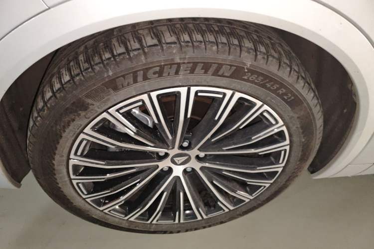 Used Deepal S09 2025 Four-Wheel Drive Ultra+ Custom Edition Left Front Wheel Hub