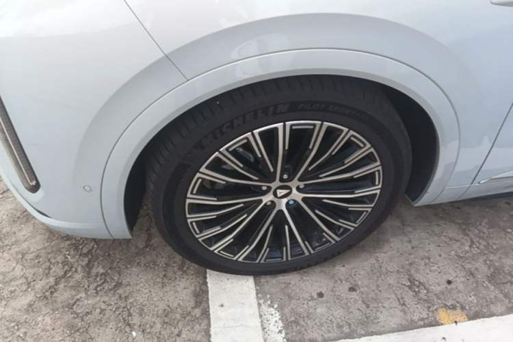 Used Deepal S09 2025 Four-Wheel Drive Ultra+ Custom Edition Left Front Wheel Hub