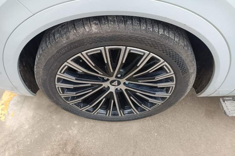 Used Deepal S09 2025 Four-Wheel Drive Ultra+ Custom Edition Left Front Wheel Hub