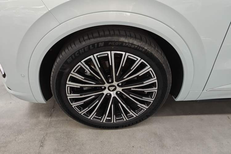 Used Deepal S09 2025 Four-Wheel Drive Ultra+ Custom Edition Left Front Wheel Hub