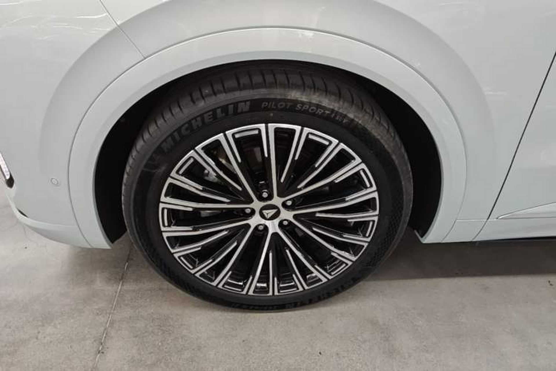 Used Deepal S09 2025 Four-Wheel Drive Ultra+ Custom Edition Left Front Wheel Hub