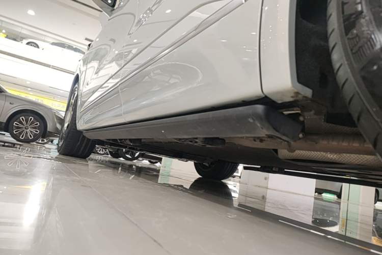 Used Deepal S09 2025 Four-Wheel Drive Ultra+ Custom Edition Left Side Sill