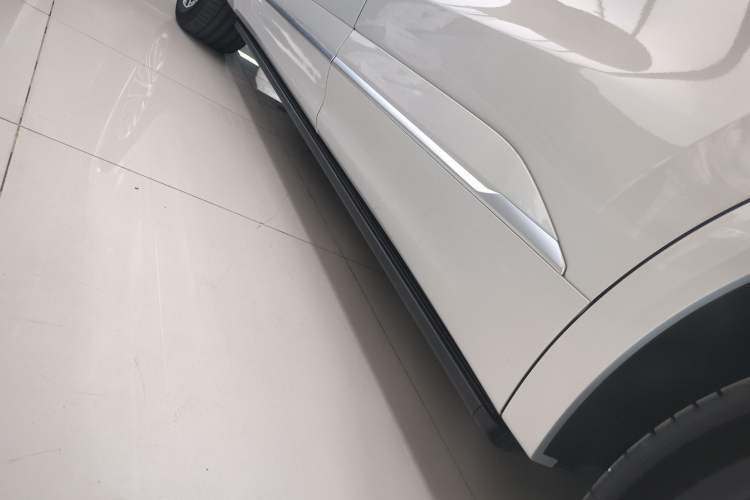 Used Deepal S09 2025 Four-Wheel Drive Ultra+ Custom Edition Left Side Sill