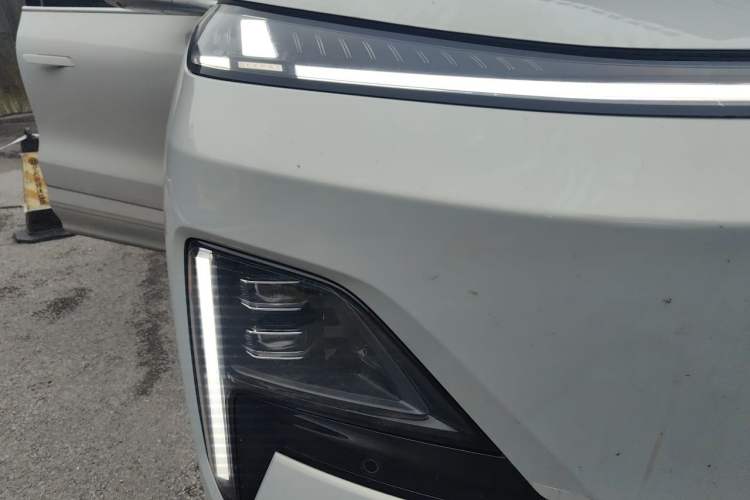Used Deepal S09 2025 Four-Wheel Drive Ultra+ Custom Edition Right Front Headlight