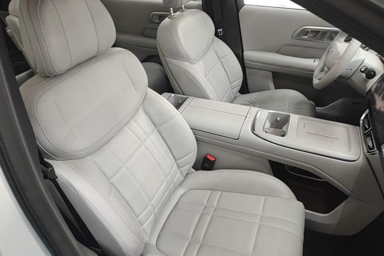 Used Deepal S09 2025 Rear-Drive Ultra Right Front Seat