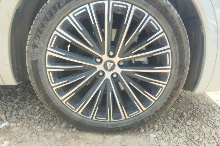 Used Deepal S09 2025 Four-Wheel Drive Ultra+ Custom Edition Right Front Wheel Hub