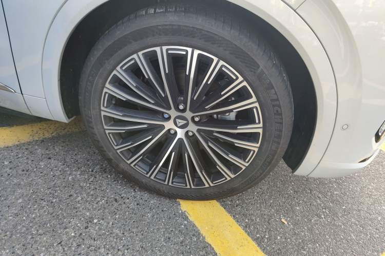 Used Deepal S09 2025 Four-Wheel Drive Ultra+ Custom Edition Right Front Wheel Hub
