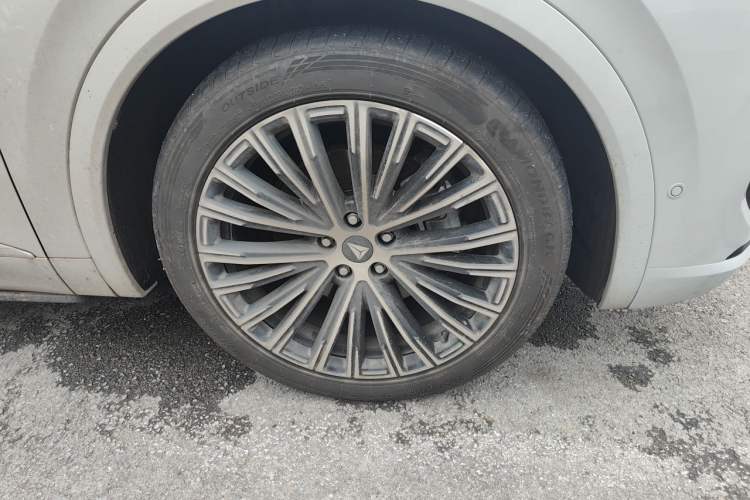 Used Deepal S09 2025 Four-Wheel Drive Ultra+ Custom Edition Right Front Wheel Hub
