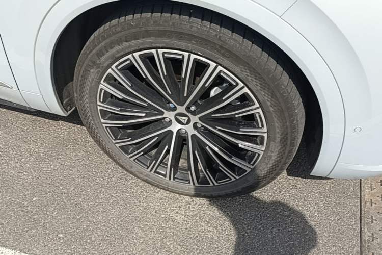 Used Deepal S09 2025 Four-Wheel Drive Ultra+ Custom Edition Right Front Wheel Hub