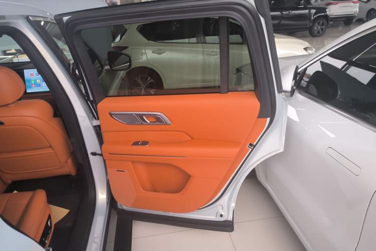 Used Deepal S09 2025 Four-Wheel Drive Ultra+ Custom Edition Right Rear Door Interior