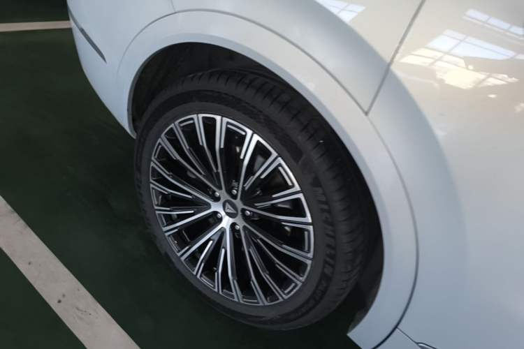 Used Deepal S09 2025 Four-Wheel Drive Ultra+ Custom Edition Right Rear Wheel Hub