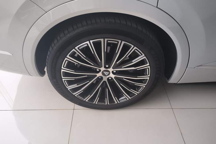 Used Deepal S09 2025 Four-Wheel Drive Ultra+ Custom Edition Right Rear Wheel Hub