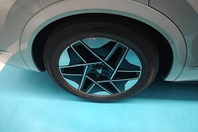 Used Deepal S09 2025 Rear-Drive Ultra Right Rear Wheel Hub